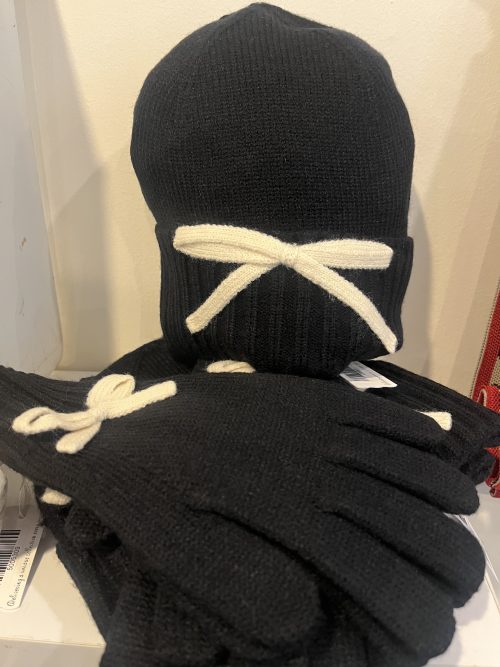 Knitted set in black