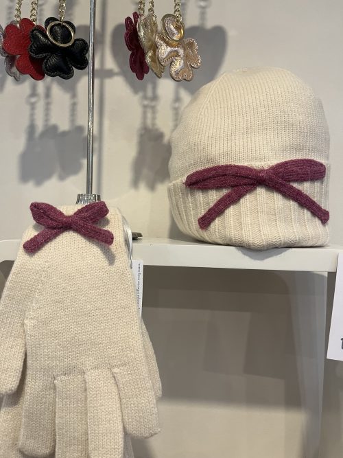 Knitted set in cream