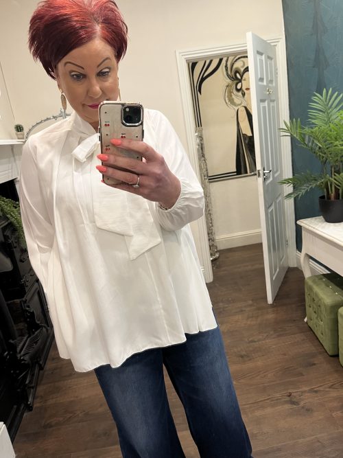 Bow blouse in white