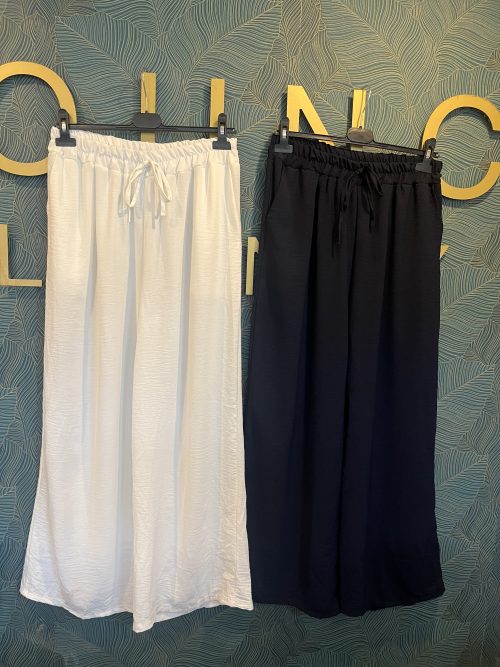 Trousers in navy
