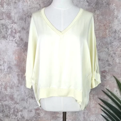 Sateen feel top in lemon