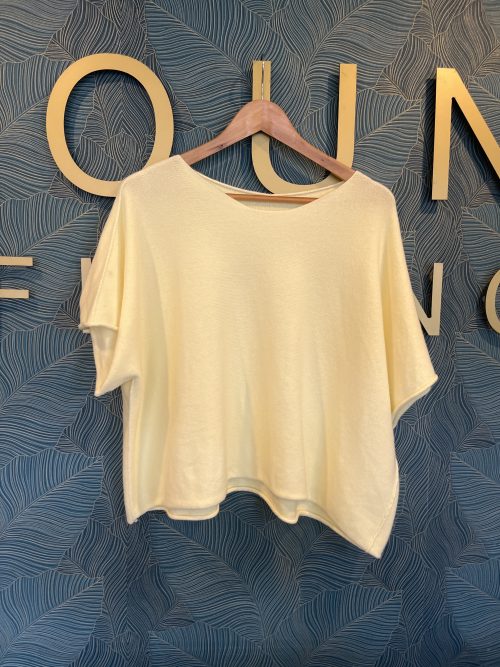 Boxy top in pale lemon