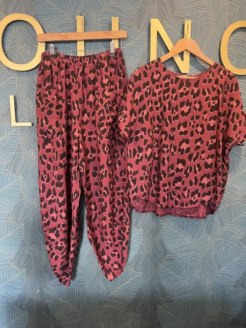 Two piece set in burgundy